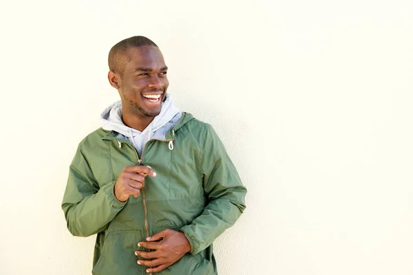 Портрет Африканского Мужчины Модели Улыбающегося Курткой Стеной — стоковое фото