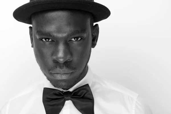 Retrato Blanco Negro Del Hombre Afroamericano Fresco Con Corbata Sombrero — Foto de Stock