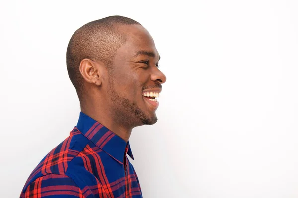 Afrika Delikanlı Izole Beyaz Arka Planı Gülümseyen Profil Portresi — Stok fotoğraf