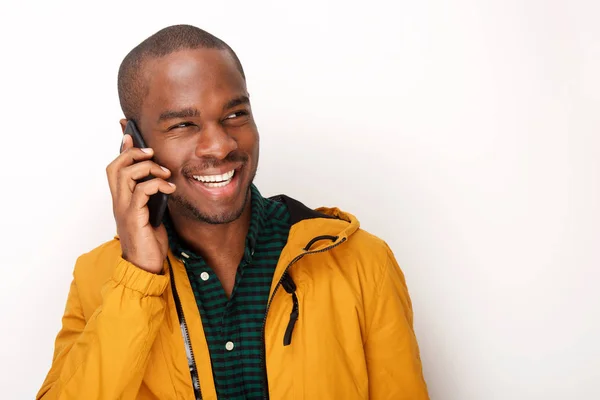 Närbild Porträtt Stilig Ung Svart Man Pratar Med Mobil Telefon — Stockfoto