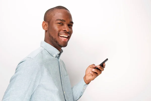 Side Portret Van Happy Young Black Man Holding Mobiele Telefoon — Stockfoto