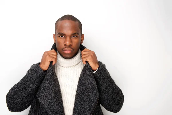 Ritratto Modello Moda Maschile Afroamericano Con Cappotto Sullo Sfondo Bianco — Foto Stock