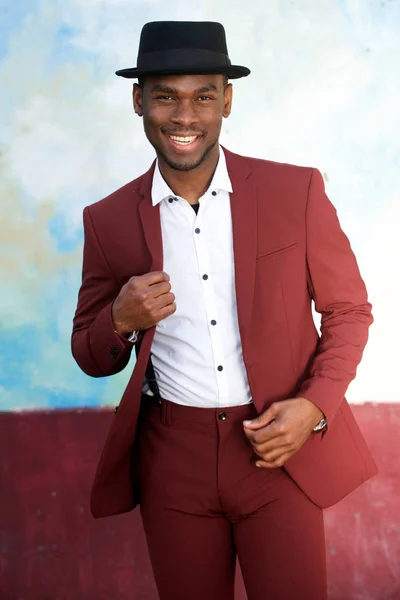 Retrato Hombre Negro Guapo Sonriendo Traje Vintage Sombrero — Foto de Stock