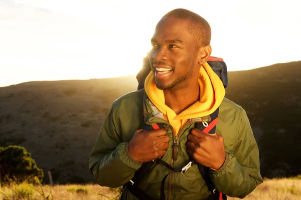 Nahaufnahme Porträt Eines Hübschen Jungen Afrikanisch Amerikanischen Mannes Mit Rucksack — Stockfoto