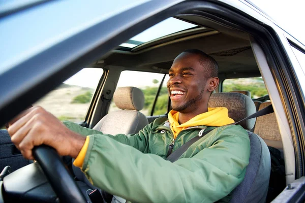 Boční Portrét Šťastného Afroamerického Muže Poháného Auto — Stock fotografie