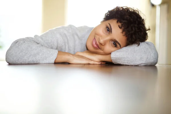 Close Portrait Beautiful Young African American Woman Leaning Table Looking — Stock Photo, Image