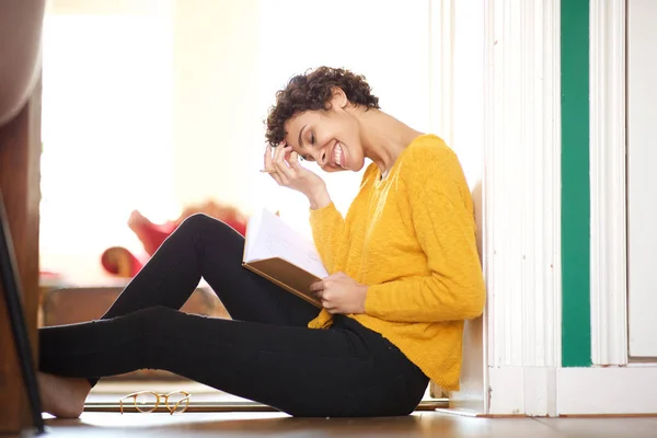 Portrait Young African American Woman Sitting Floor Home Book Hand — Stock Photo, Image