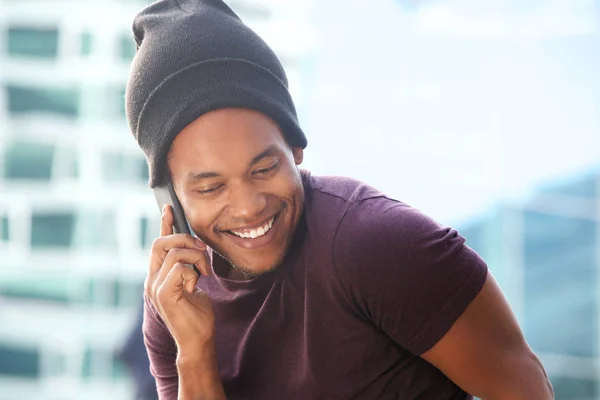 Portrait Happy African American Guy Talking Cellphone City — Stok Foto