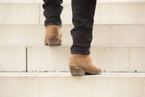 Cropped Rear View Man Walking Stairs Boots — Stock Photo, Image