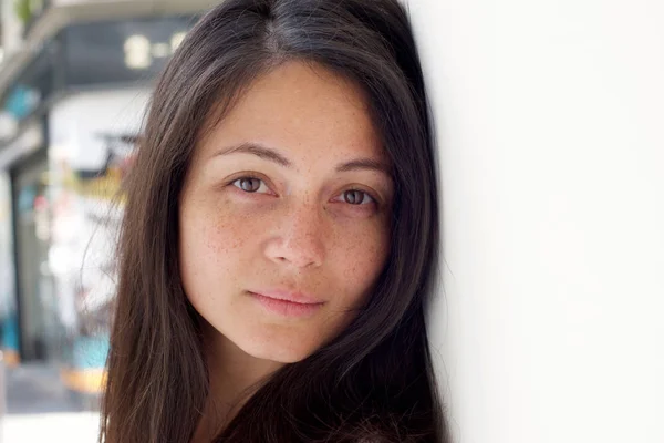 Primer Plano Horizontal Retrato Hermosa Joven Asiática Mujer Mirando — Foto de Stock