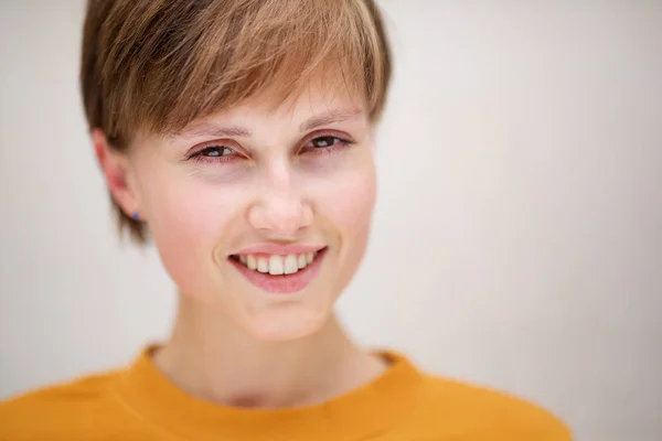 Крупный План Портрет Красивой Молодой Женщины Белом Фоне — стоковое фото