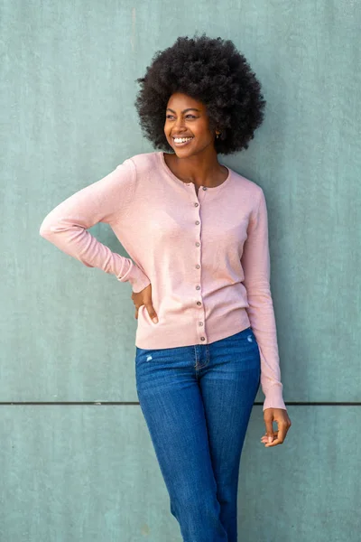 Portret Van Stijlvolle Jonge Afrikaanse Amerikaanse Vrouw Met Afro Door — Stockfoto