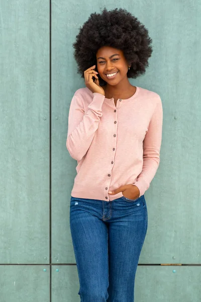 Portrait Cute Young African American Woman Afro Green Wall — Stock Photo, Image