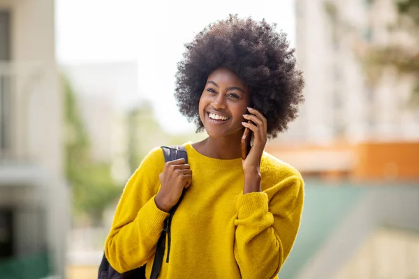 Close Portrait Cheerful Young Black Woman Talking Cellphone City — Stock Photo, Image