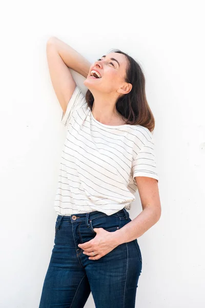 Retrato Mujer Mayor Alegre Riendo Con Mano Pelo Por Fondo —  Fotos de Stock