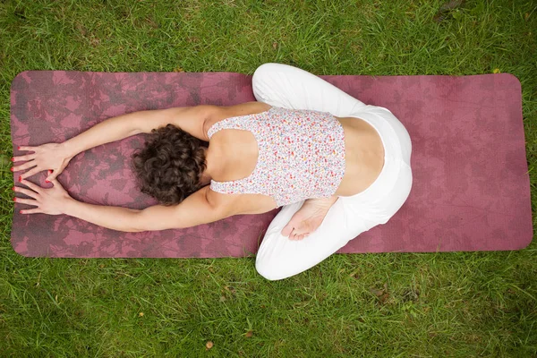 Portrait Yoga Woman Stretching Arms Mat Outdoor — Zdjęcie stockowe