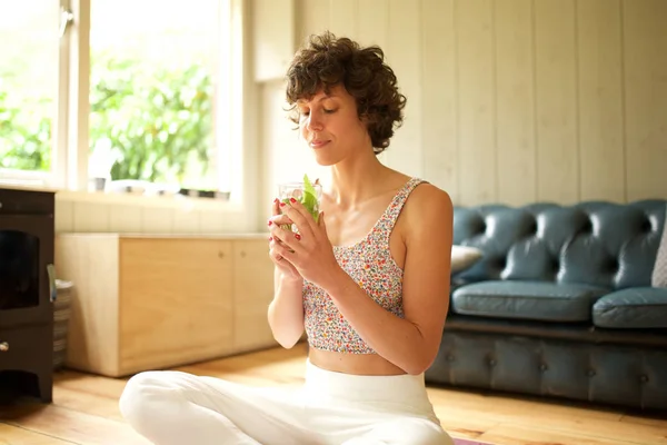 Portrait Yoga Woman Sitting Floor Home Drinking Water — Zdjęcie stockowe