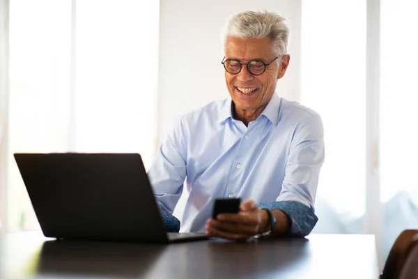 Portrait Smiling Businessman Sitting Table Laptop Mobile Phone — Stock Photo, Image