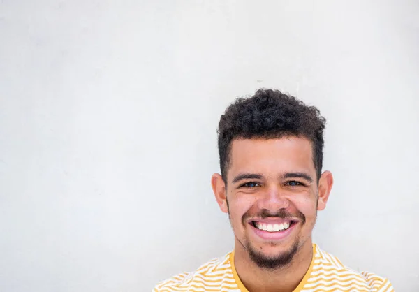 Detail Portrét Šťastné Mladé Smíšené Rasy Muž Vousem Proti Bílému — Stock fotografie
