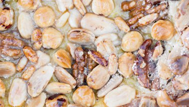 Ayrıntılı bir pasta birkaç ceviz