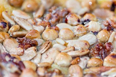 Ayrıntılı bir pasta birkaç ceviz