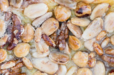 Ayrıntılı bir pasta birkaç ceviz