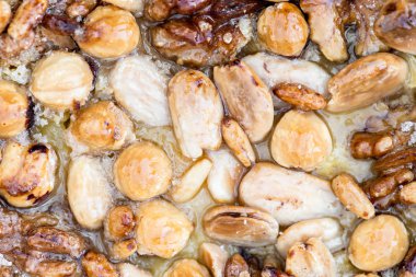 Ayrıntılı bir pasta birkaç ceviz