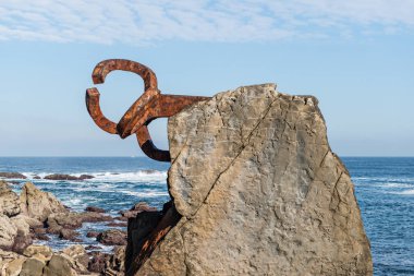 San Sebastian (Spanin) Peine del Viento Eduardo Chillida sanatçının Heykel Sergisi