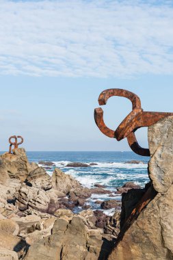 San Sebastian (Spanin) Peine del Viento Eduardo Chillida sanatçının Heykel Sergisi
