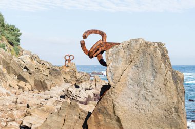San Sebastian (Spanin) Peine del Viento Eduardo Chillida sanatçının Heykel Sergisi