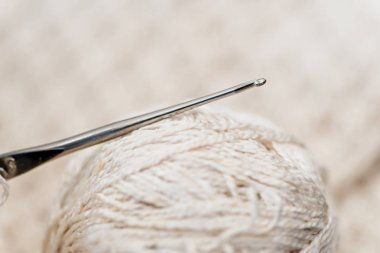 Tığ işi - iplik veya dize ile çalışmak için teknik dokuma
