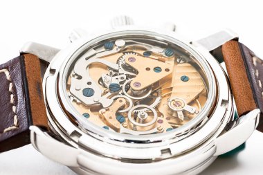 Birkaç saat düzeneğinin ayrıntıları söküldü