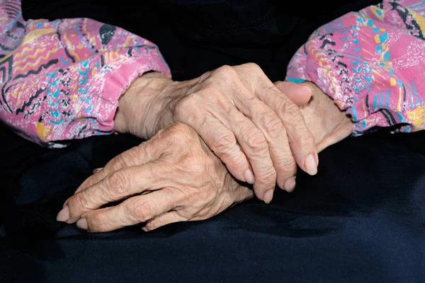 Detalj Händerna Äldre Kvinna — Stockfoto
