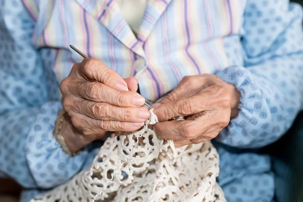 Detalj Händerna Äldre Kvinna — Stockfoto