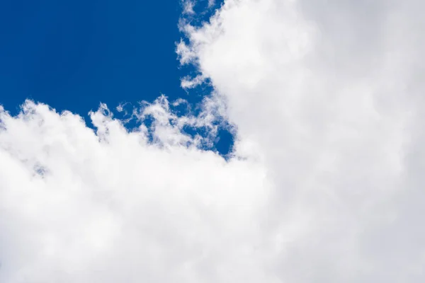 Sky with white clouds — Stock Photo, Image