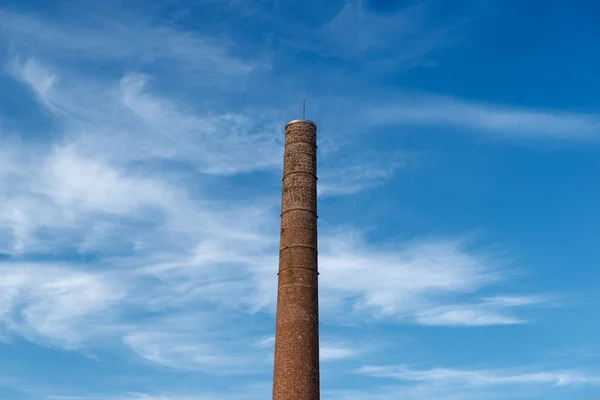 Antigua fábrica de chimenea de fábrica —  Fotos de Stock