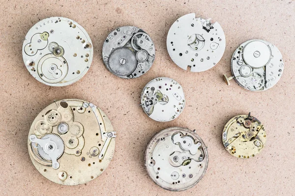 Ремонт і реставрація годинників — стокове фото