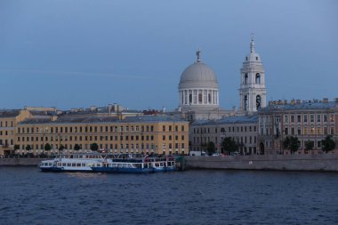 St-Petersburg - beyaz gece yazında.
