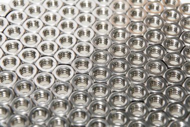 Paslanmaz çelik vidalar hizalandı.