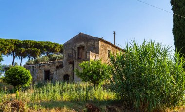 Terk edilmiş eski kır evi, Caltanissetta, Sicilya, Italya, Avrupa ile güzel sahne
