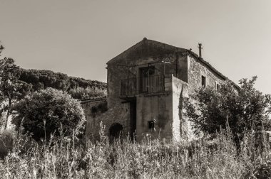 Terk edilmiş eski kır evi, Caltanissetta, Sicilya, Italya, Avrupa ile güzel sahne