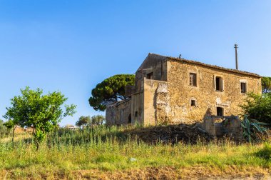 Terk edilmiş eski kır evi, Caltanissetta, Sicilya, Italya, Avrupa ile güzel sahne
