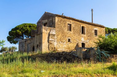 Terk edilmiş eski kır evi, Caltanissetta, Sicilya, Italya, Avrupa ile güzel sahne