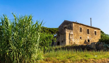 Terk edilmiş eski kır evi, Caltanissetta, Sicilya, Italya, Avrupa ile güzel sahne
