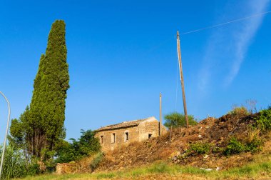 Terk edilmiş eski kır evi, Caltanissetta, Sicilya, Italya, Avrupa ile güzel sahne