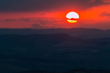 Bulutlar, Mazzarino, Caltanissetta, Sicilya, Italya, Avrupa harika günbatımı