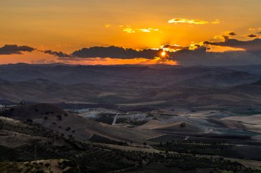 Güzel günbatımı, Mazzarino, Caltanissetta, Sicilya, Italya, Avrupa