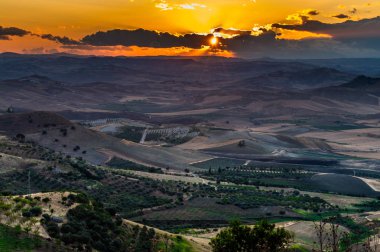 Güzel günbatımı, Mazzarino, Caltanissetta, Sicilya, Italya, Avrupa