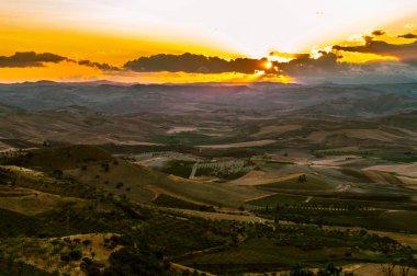 Güzel günbatımı, Mazzarino, Caltanissetta, Sicilya, Italya, Avrupa