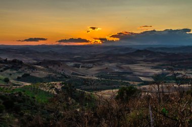 Güzel günbatımı, Mazzarino, Caltanissetta, Sicilya, Italya, Avrupa